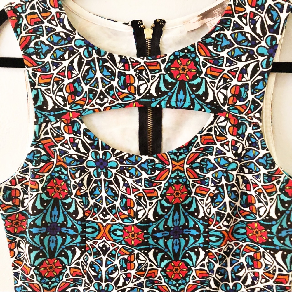 Patterned Cut Out Dress - Picture 2 of 4